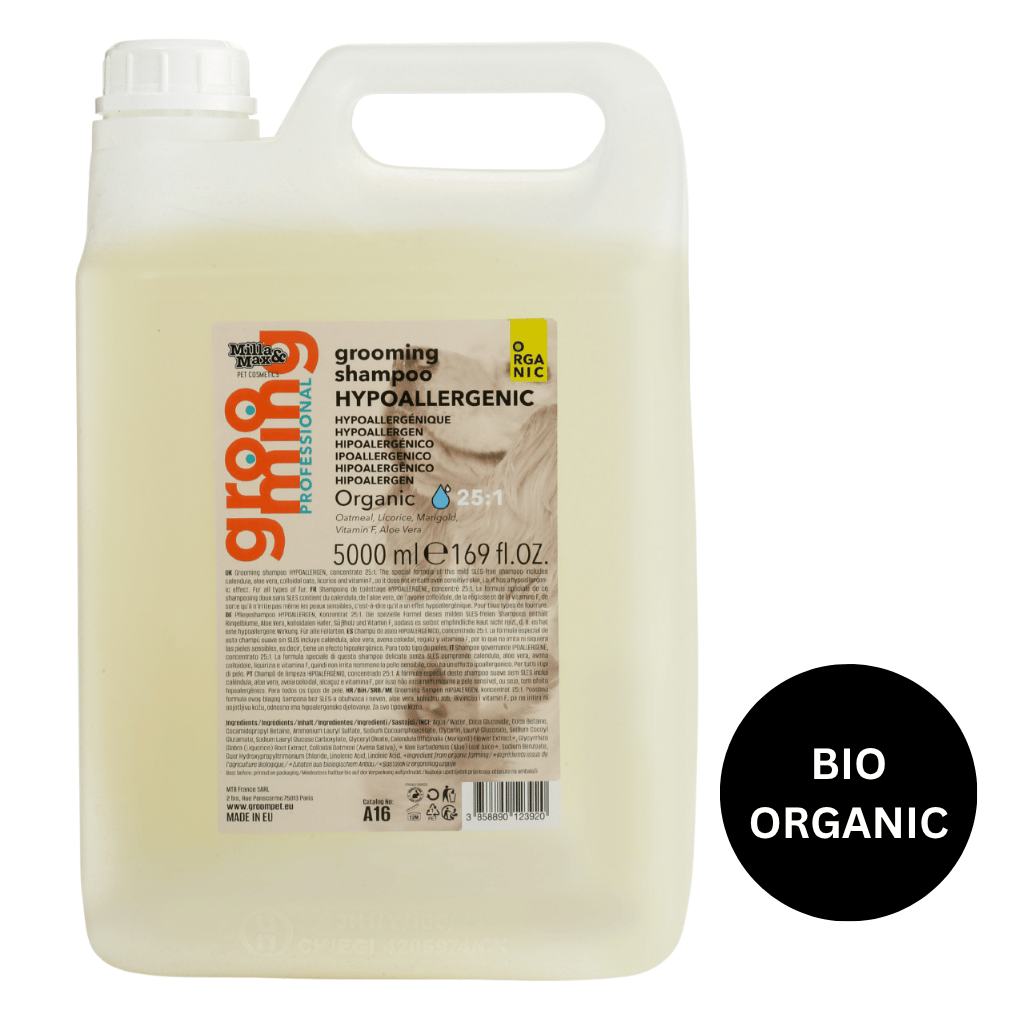 A 5l canister of Organic Grooming Shampoo 25:1 Hypoallergenic 5L with a tag "Organic"